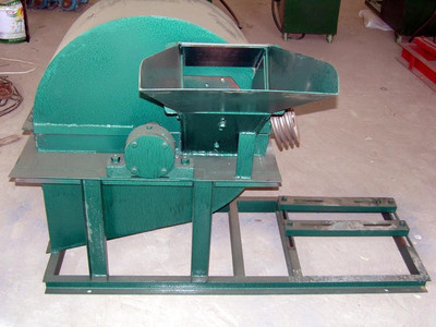 食用菌與木材鋸末粉碎機(jī) 多功能粉碎設(shè)備選購(gòu)指南及鄭州中遠(yuǎn)機(jī)械介紹